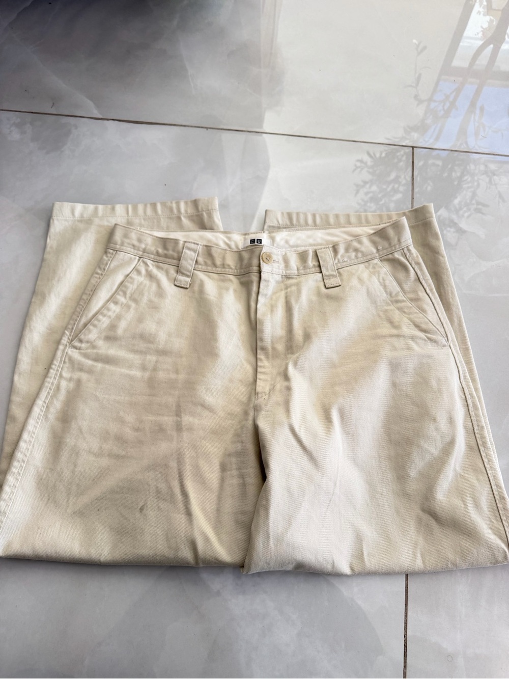 Uniqlo Men's Relaxed Chino Pants in Light Beige